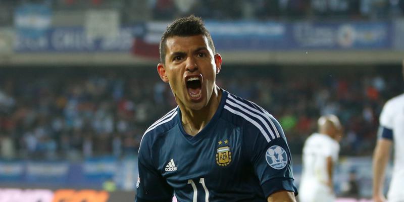 Sergio Agüero freut sich über das einzige Tor der Partie