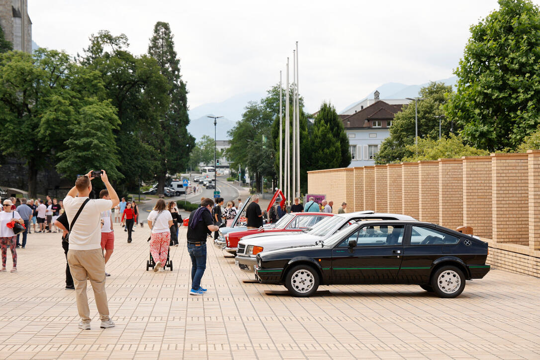 Old-Youngtimer Treff auf dem Peter-Kaiser Platz, Vaduz.