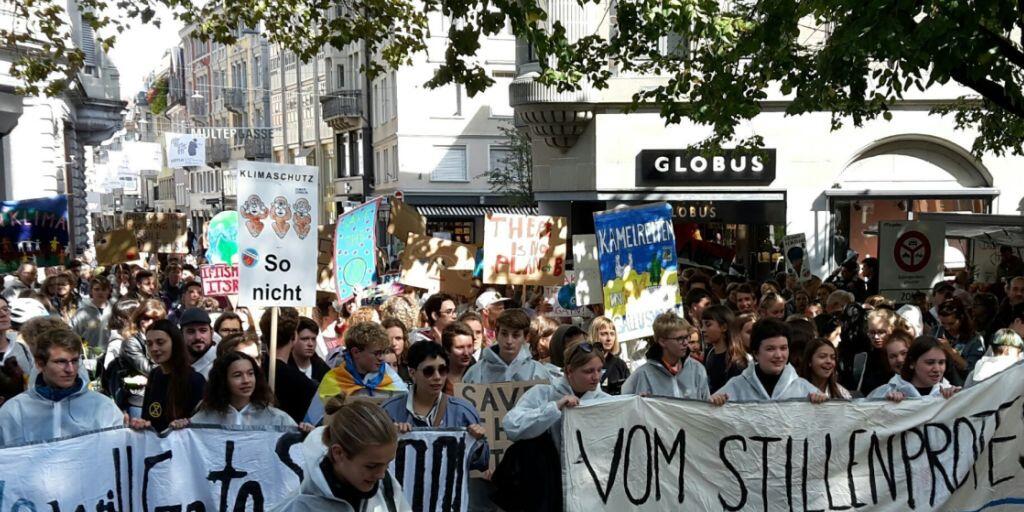 Klimastreik in St. Gallen am 20. September. Die geplante Kundgebung vom 29. November in der St. Galler Innenstadt ist abgesagt - laut den Organisatoren wegen "Schwierigkeiten mit der Stadtpolizei". (Archivbild)