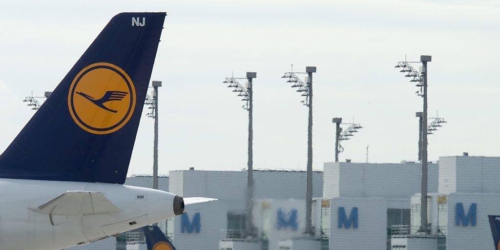 Airlines wie die Lufthansa profitieren 2016 von tieferen Gebühren der Deutschen Flugsicherung (Archiv).
