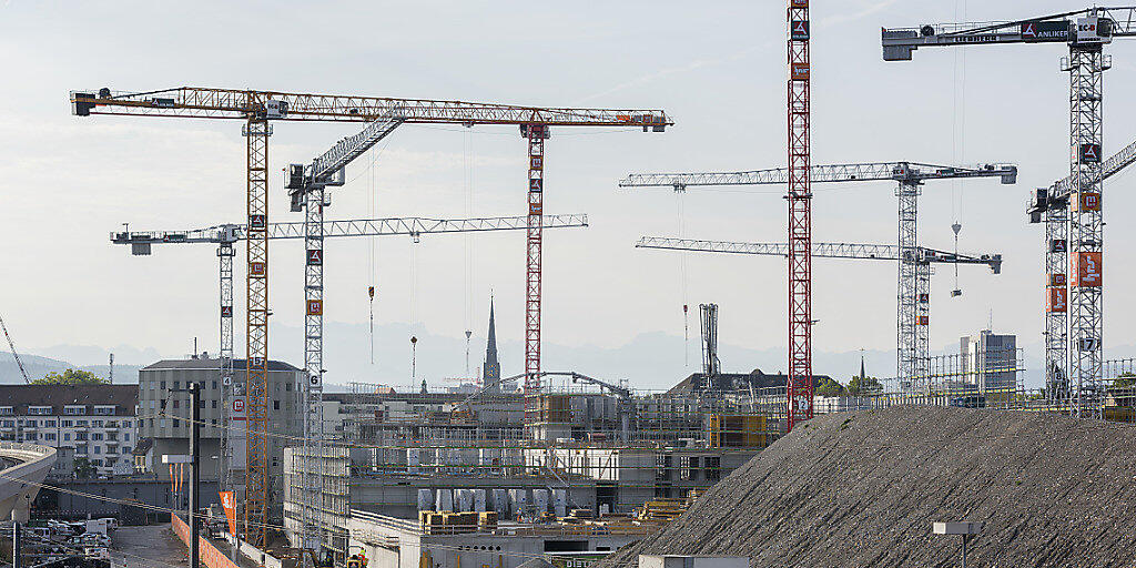 In der Schweizer Bauwirtschaft zeichnet sich 2018 ein Umsatzrückgang ab. (Archiv)
