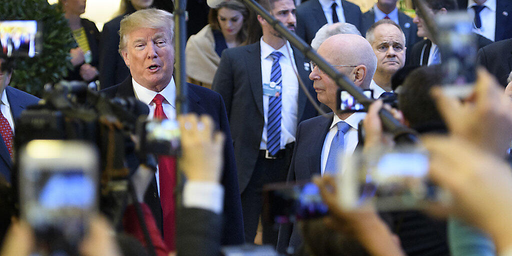 Will das Wirtschaftswachstum auf drei Prozent hochtreiben: US-Präsident Donald Trump, hier vor den Medien am WEF in Davos.