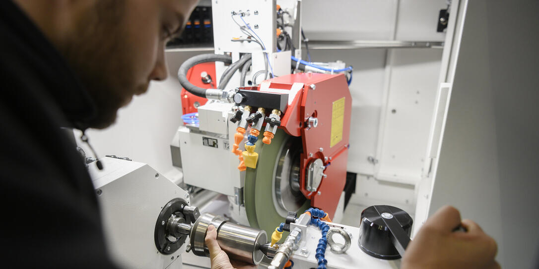 FRITZ STUDER AG, STUDER, UNITED GRINDING GROUP, UGG, MASCHINENHERSTELLER, MASCHINENPRODUZENT, MASCHINENBAUFRIMA, MASCHINENBAUKONZERN, RUNDUMSCHLEIFMASCHINEN, SCHLEIFMACSHINEN, SERIENFERTIGUNG, FLIESSFERTIGUNG, KONTINUIERLICHE FLIESSFERTIGUNG, EFFIZIENZSTEI