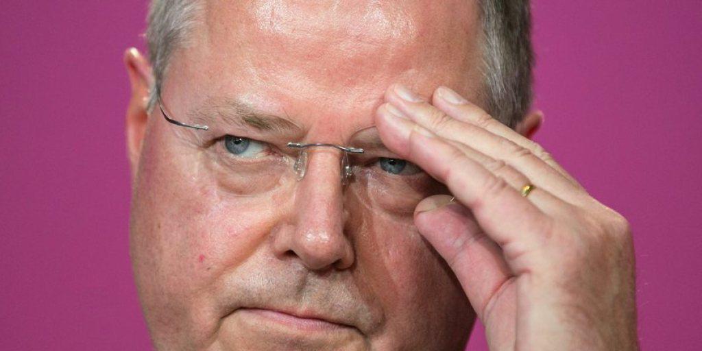 Unterlag 2013 in der Bundeskanzlerwahl seiner Konkurrentin Angela Merkel: der deutsche Sozialdemokrat und frühere Finanzminister Peer Steinbrück. Nun zieht sich der 69-Jährige aus der Politik zurück. (Archiv) Unterlag 2013 in der Bundeskanzlerwahl seiner Konkurrentin Angela Merkel: der deutsche Sozialdemokrat und frühere Finanzminister Peer Steinbrück. Nun zieht sich der 69-Jährige aus der Politik zurück. (Archiv)