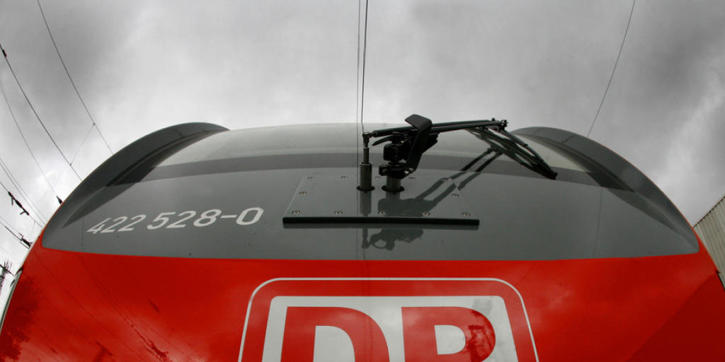 Rote Zahlen bei der Deutschen Bahn: erstmals seit 12 Jahren fährt der Konzern Verluste ein. Rote Zahlen bei der Deutschen Bahn: erstmals seit 12 Jahren fährt der Konzern Verluste ein.