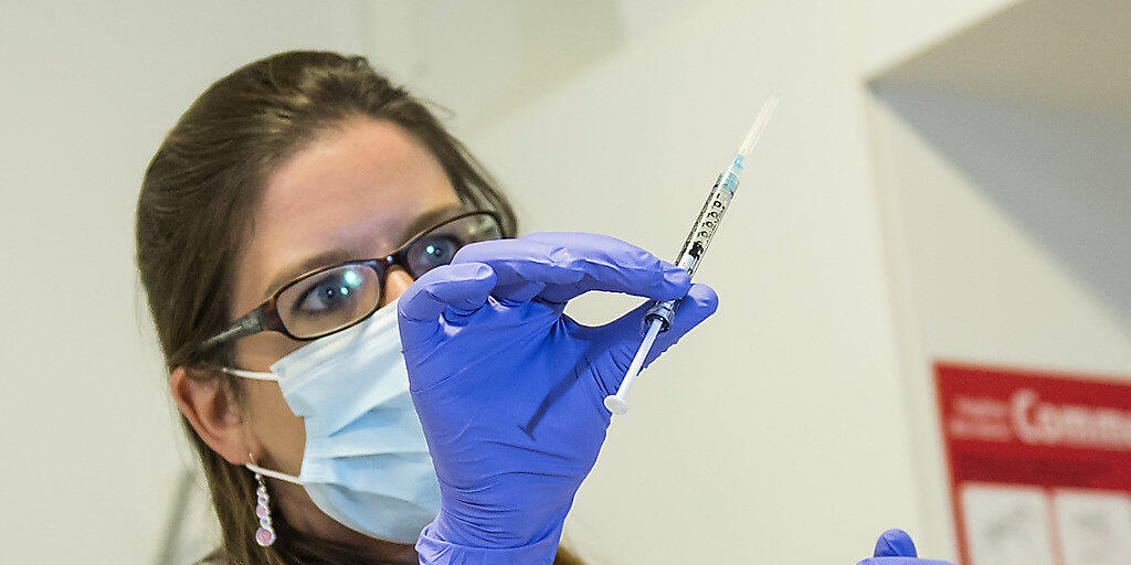 Auserwähltes Spital: Den Test des Impfstoffes "cAd3-EBOZ Lau" gegen Ebola führte das CHUV 2014 an 120 Freiwilligen durch. (Archiv)