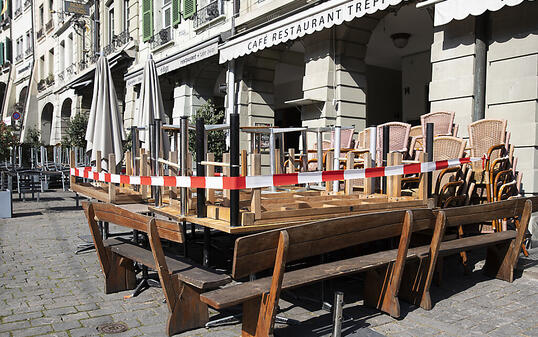Keine G&auml;ste, kein Einkommen, aber trotzdem ein f&auml;lliger Mietzins: Restaurantbesitzer litten besonders unter dem Lockdown. Auf dem Tisch liegt deshalb ein Gesetz f&uuml;r einen teilweisen Erlass der Gesch&auml;ftsmieten. (Archivbild)