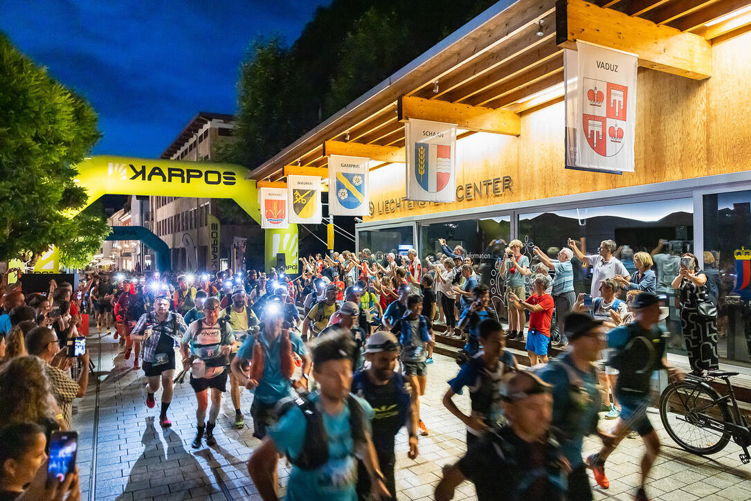 Start des Ultratrail "Crossing Switzerland" von Vaduz nach Montreux