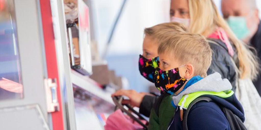Kinder sind einer einer Studie zufolge in der gegenwärtigen Coronavirus-Pandemie vermutlich genauso ansteckend wie Erwachsene. (Symbolbild)