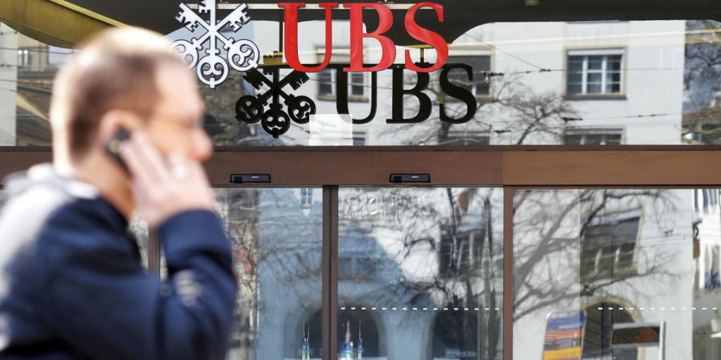 Weil die Grossbank UBS befürchtet, dass Informationen nicht vertraulich behandelt werden könnten, hat die Eidgenössische Steuerverwaltung das Abkommen mit Frankreich zur Amtshilfe auf Eis gelegt. (Archiv)