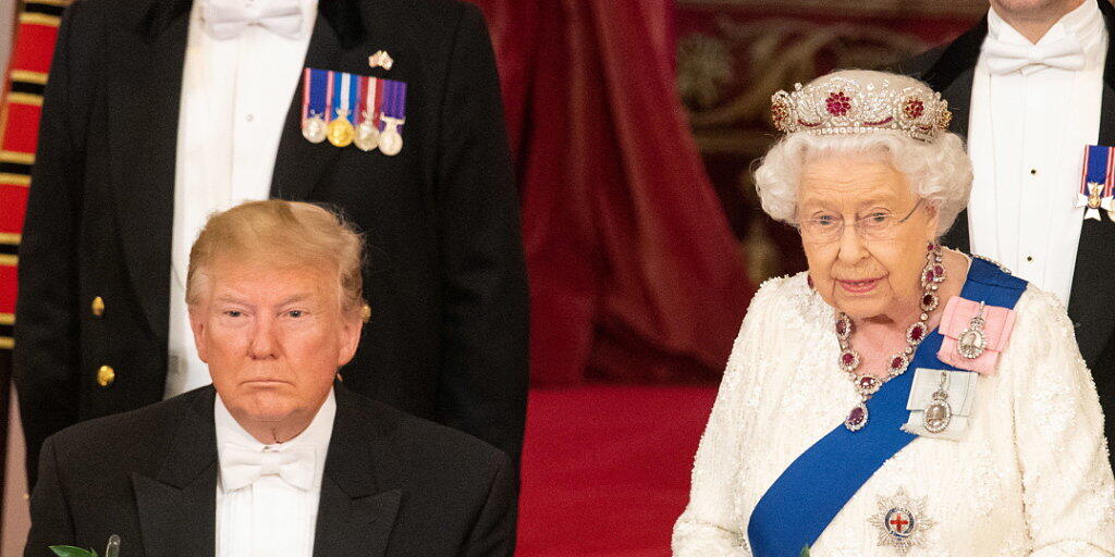 Die Queen hat am Montagabend bei einem Abendessen auch kritische Worte an den US-Präsidenten Donald Trump gerichtet.
