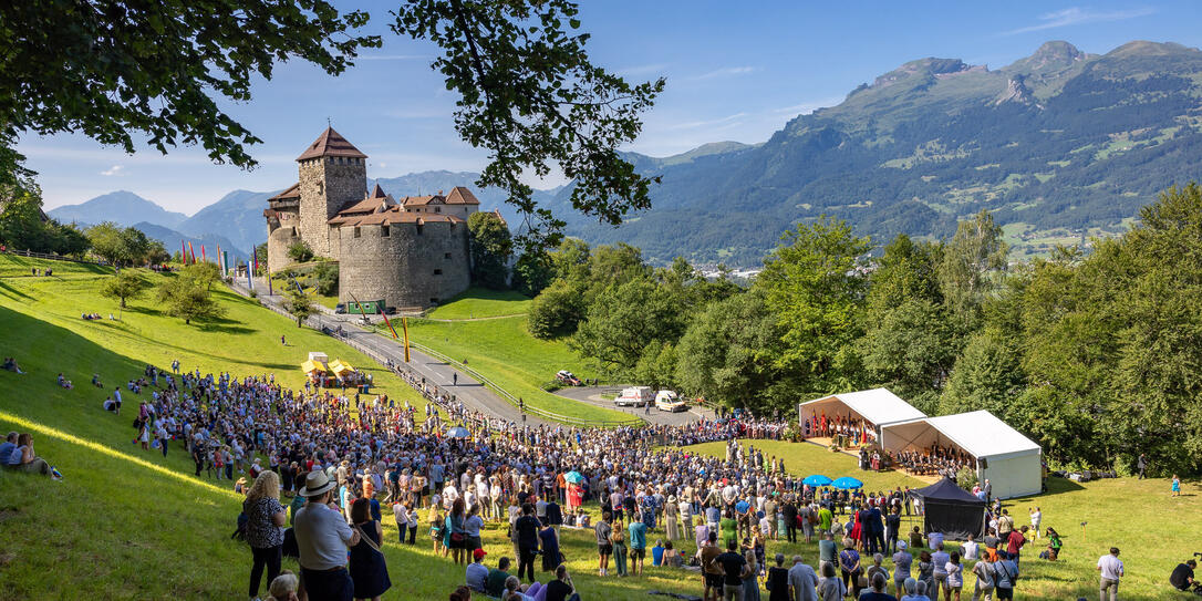 Staatsfeiertag 2024: Staatsakt auf der Schlosswiese