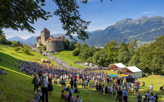 Staatsfeiertag 2024: Staatsakt auf der Schlosswiese