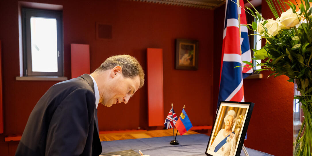 Condolence book of Your Majesty Queen Elizabeth II