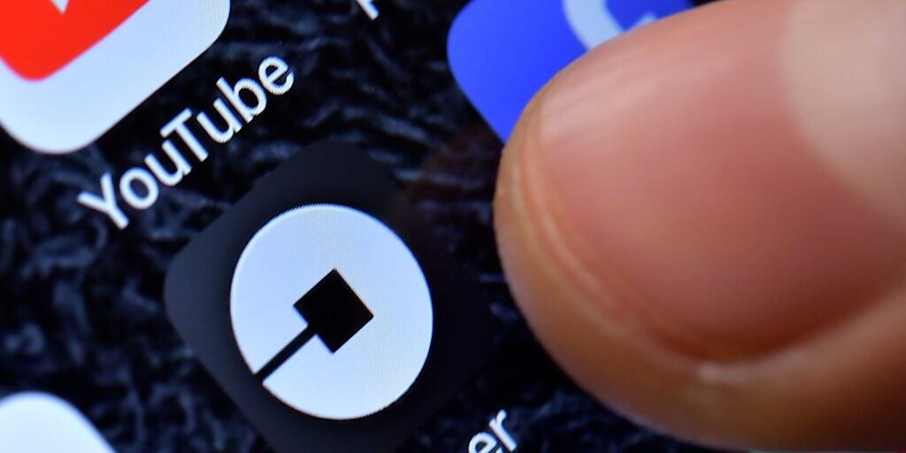 Uber vermittelt über Smartphone-Apps Transportfahrten in verschiedenen Angebots- und Preisklassen. Diese sind vor allem etablierten Taxiunternehmen ein Dorn im Auge. (Archivbild)