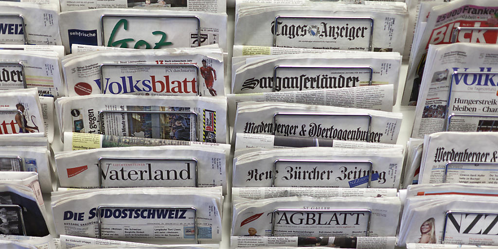Die Schweizer Zeitungen haben unverändert eine hohe Reichweite. Während die Printausgaben eine stabile Leserschaft aufweisen, sind die digitalen Angebote der Verlage im Aufwind. (Archivbild)