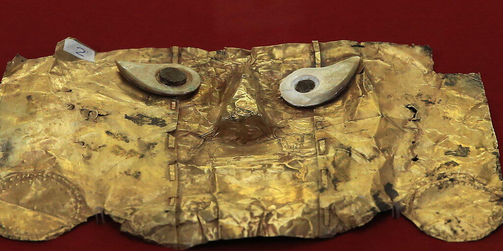 Die Begräbnis-Maske mit Goldlegierung und Silberaugen stammt aus dem 8. Jahrhundert.