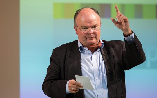 Podiumsdiskussion, Syrien (b)rennt