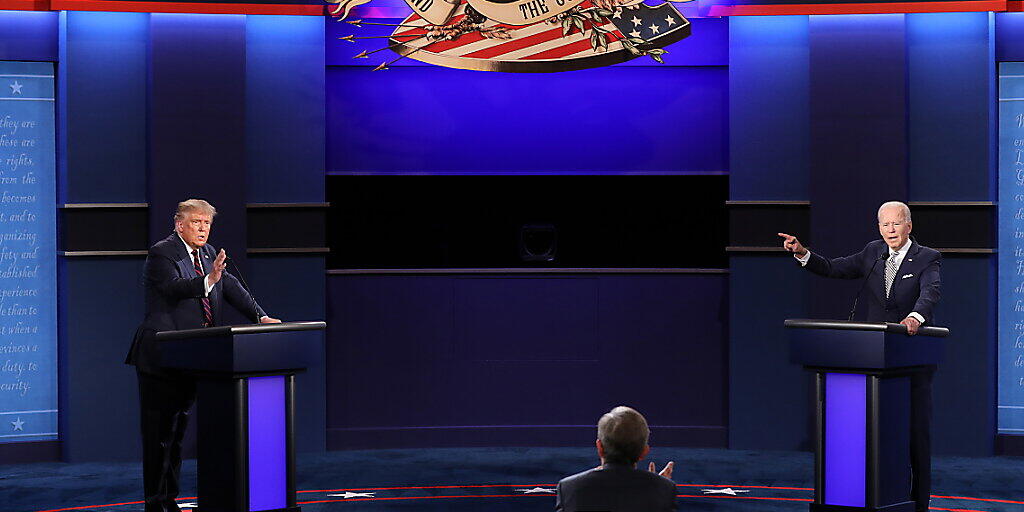 US-Präsident Donald Trump (links) und der demokratische Herausforderer Joe Biden haben sich beim ersten TV-Duell über zahlreiche Wahlkampfthemen heftig gestritten.