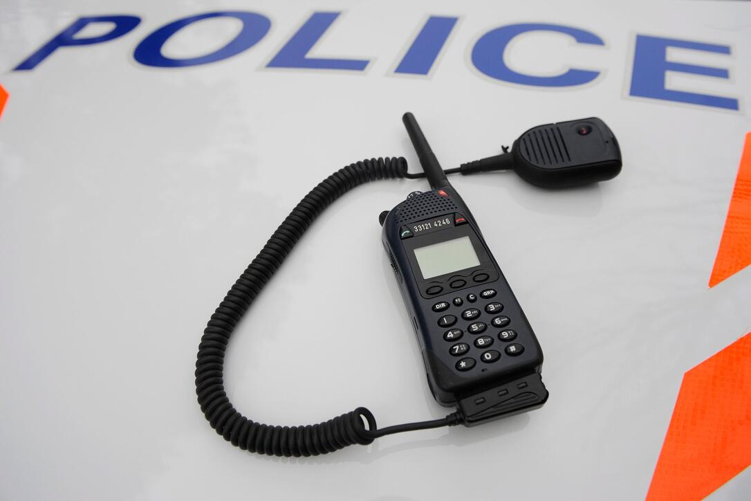 KANTON WAADT, FUNKSYSTEM, RADIOKOMMUNIKATION, FUNKGERAET, SCHRIFTZUG POLIZEI,