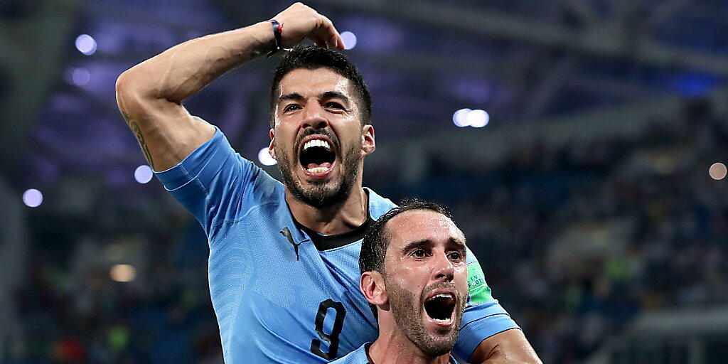 Luis Suarez (9) feiert mit seinem Captain Diego Godin gegen Portugal den Einzug in den Viertelfinal