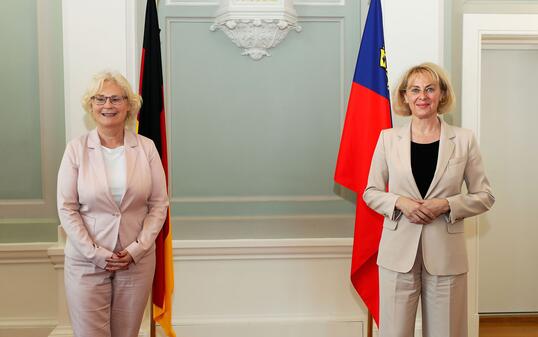 Liechtenstein Deutschland Vaduz Regierungsgebaeude Arbeitsgespraech Graziella Marok-Wachter Christine Lambrecht