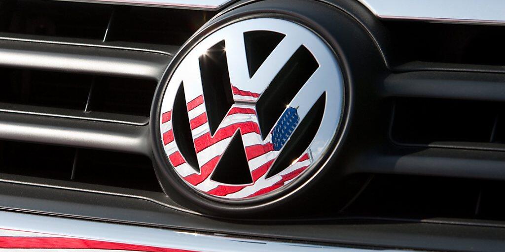 Der VW-Konzern will in den USA wegen des Dieselskandals 25 Milliarden Dollar zahlen und überdies 500'000 betroffene Autos zurückkaufen. (Symbolbild)