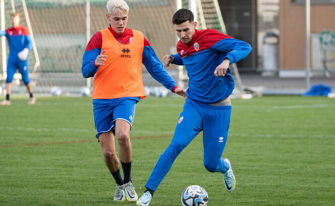 Noah Frommelt (r.) verletzt sich schwer im Training