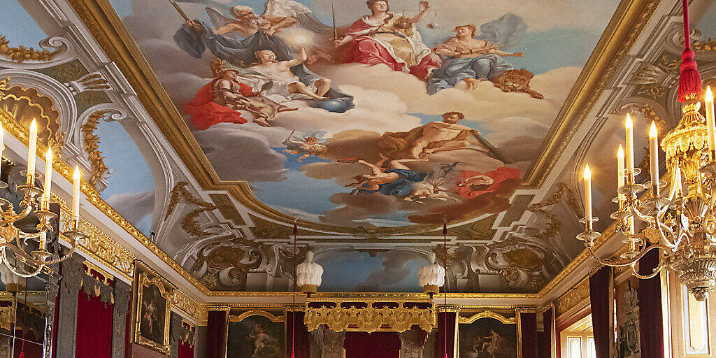 Barocke Pracht in den restaurierten Königlichen Paraderäumen im Residenzschloss von Dresden - im Bild der Audienzsaal.