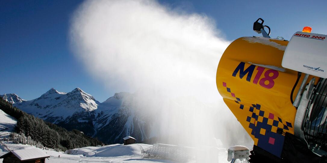 SCHWEIZ, WETTER, SCHNEE, WINTERLANDSCHAFT, WINTER, BERGE, SCHNEEMASCHINE, KUNSTSCHNEE, SCHNEEKANONE, WEISSHORN