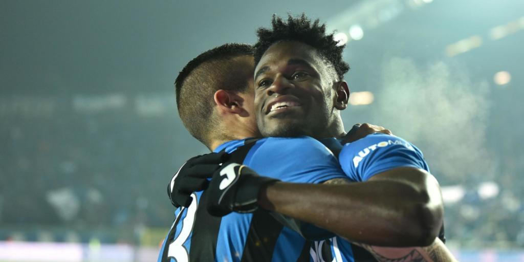 Atalantas Duvan Zapata lässt sich feiern