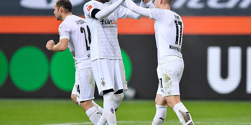 Denis Zakaria (links) schoss das 2:1 für die Gladbacher (Archivbild)