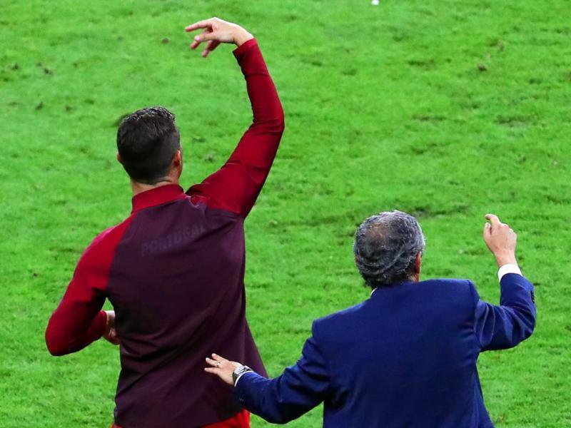 Fernando Santos Cristiano Ronaldo / Nach Positivem Corona Test Ronaldo Fliegt Nach Italien Sport Ludwigsburger Kreiszeitung - Cristiano ronaldo's absence for portugal will come as a blow as they face sweden in the uefa nations league on wednesday evening.