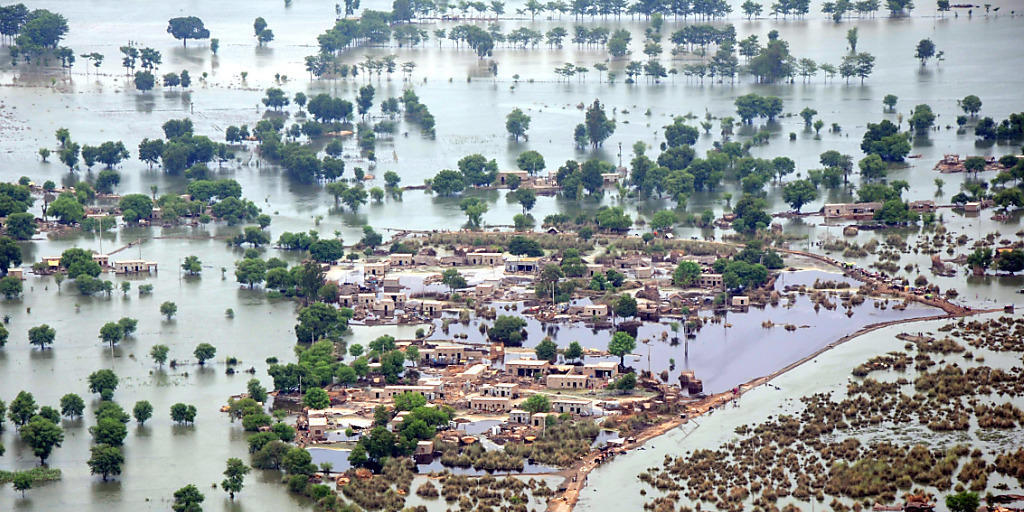 Die pakistanische Region Rohjan wurde 2010 nach schweren Regenfällen überflutet: Besonders Entwicklungsländer sind von extremen Wetterereignissen betroffen, schreibt Germanwatch.