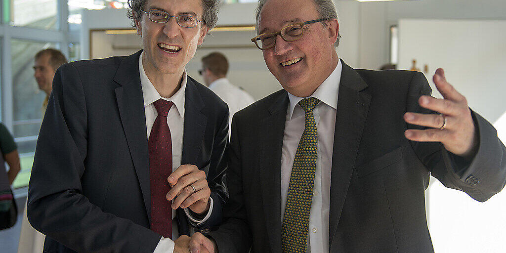 Marcel Tanner (rechts), Mitglied der Swiss National Covid-19 Science Taskforce, ist überzeugt, dass es keine zweite Coronawelle geben wird. (Archivbild)