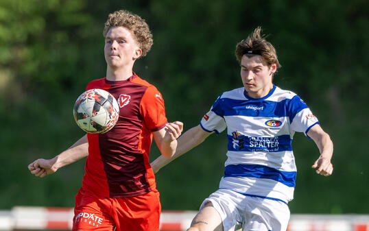 Fabian Inheler (l.) ist einer von nur sechs Spielern, die bereits in der letzten Saison beim FCV II dabei waren.