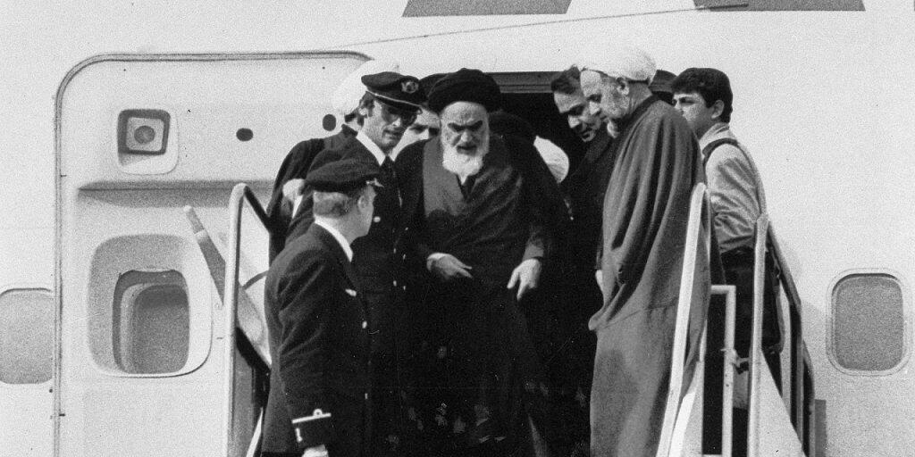 Die islamische Revolution vor 40 Jahren: Der religiöse Führer Ayatollah Ruhollah Chomeini bei seiner Rückkehr aus dem Exil am 1. Februar 1979. (Archiv)