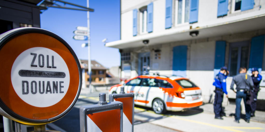 Zweimal hatte der Bundesrat die zusätzlichen Bestimmungen zur Zuwanderung von Bulgaren und Rumänen verlängert. Bald gilt für Bürger dieser Länder die volle Personenfreizügigkeit. (Symbolbild) Zweimal hatte der Bundesrat die zusätzlichen Bestimmungen zur Zuwanderung von Bulgaren und Rumänen verlängert. Bald gilt für Bürger dieser Länder die volle Personenfreizügigkeit. (Symbolbild)