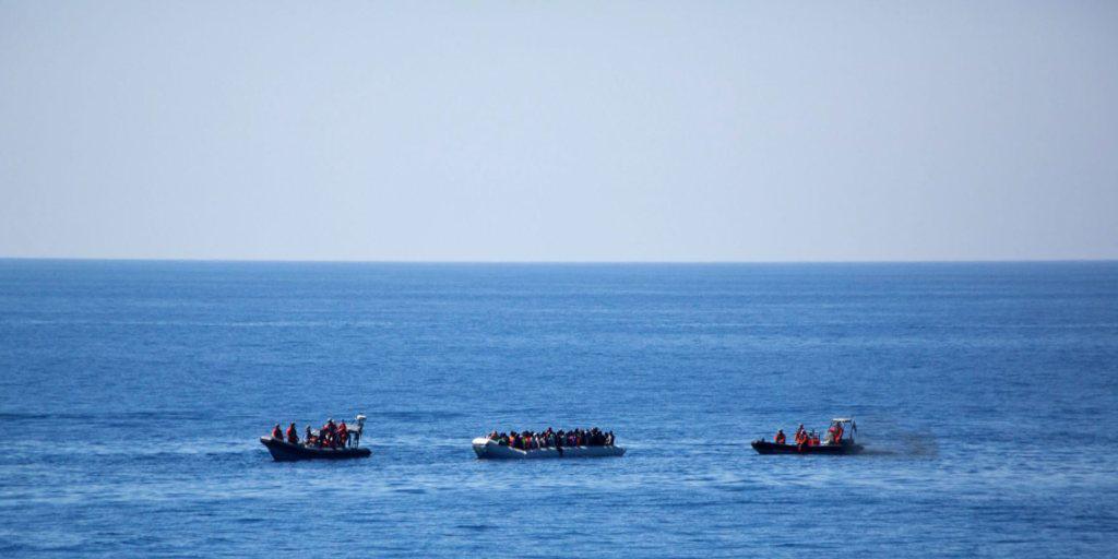 Rettungsaktion der deutschen Bundeswehr im Mittelmeer (Archivbild): Am Samstag rettete ein Schiff der Marine erneut 140 Flüchtlinge aus Seenot. Rettungsaktion der deutschen Bundeswehr im Mittelmeer (Archivbild): Am Samstag rettete ein Schiff der Marine erneut 140 Flüchtlinge aus Seenot.