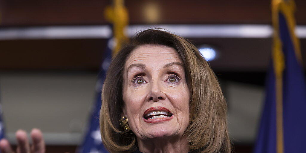 Der US-Senat hat das Haushaltsgesetz angenommen. Nach Angaben seiner Vorsitzenden, Nancy Pelosi, will das US-Repräsentantenhaus ebenfalls noch am Donnerstag - oder in der Nacht zum Freitag - darüber abstimmen.