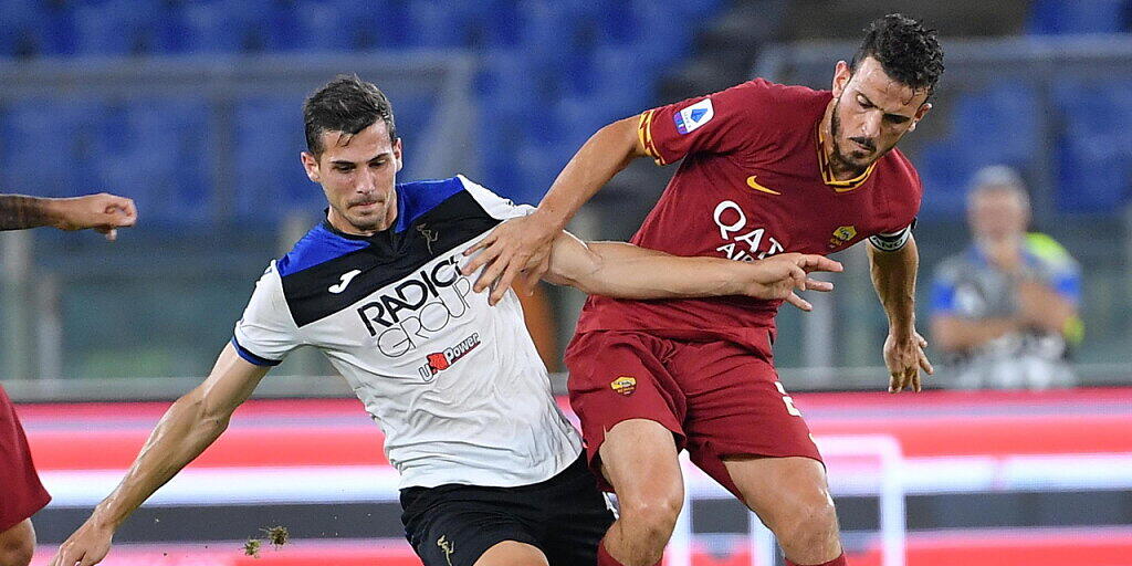 Remo Freuler (links) feiert mit Atalanta Bergamo einen schönen Sieg