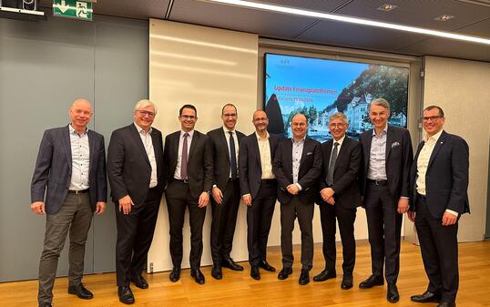 Die Mitglieder: Michael Dolzer (v.l.), Urs Monstein, Roman Pfranger, Philipp Forster, Simon Tribelhorn, Ivo Klein, Hans-Werner Gassner, Roland Matt und Christoph Reich.