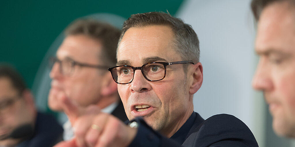 Matthias Hüppi, der neue Verwaltungsratspräsident des FC St. Gallen, spricht an der Medienorientierung des Klubs. Die Aktionäre des Ostschweizer Vereins entzogen dem bisherigen Verwaltungsrat das Vertrauen und setzten diesen ab
