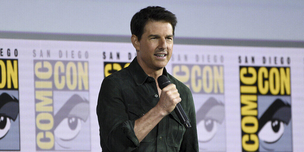 Hollywood-Star Tom Cruise hat Tausende Fans auf der Comic-Con-Messe im kalifornischen San Diego mit einem Auftritt überrascht.
