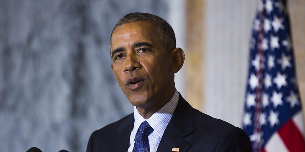 Trump bringe mit seinem fahrlässigen Gerede über einen Einreisestopp für Muslime und seiner Achtlosigkeit Amerikaner gegen Amerikaner auf, sagte Obama am Dienstag in Washington.