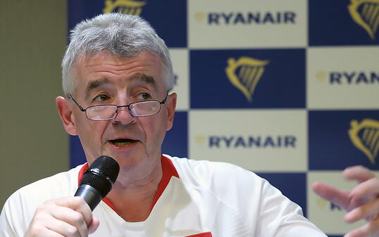Ryanair-Chef Michael O'Leary will weitermachen an der Spitze der Billigfluggesellschaft. Aber nicht mehr fünf Jahre. "Ich wäre dann 62. Ich bin mir nicht sicher, ob Frau O'Leary glücklich wäre." (Archiv)