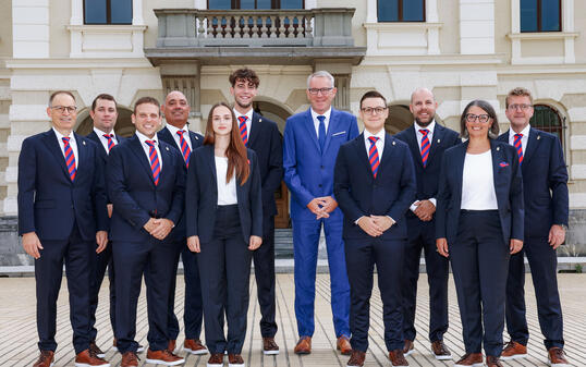 Liechtensteins Regierungsrat und Bildungsminister Daniel Oehry verabschiedete vor und im Regierungsgebaeude die Euro-Skills Delegation, aufgenommen am Mittwoch, 27. August 2025, in Vaduz.