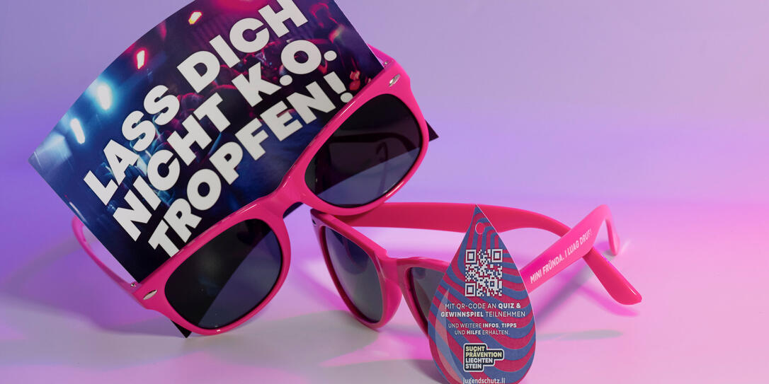 250129 JO-Tropfen prevention des ASD mit Sonnenbrille und Flyer 250129 JO-Tropfen prevention des ASD mit Sonnenbrille und Flyer