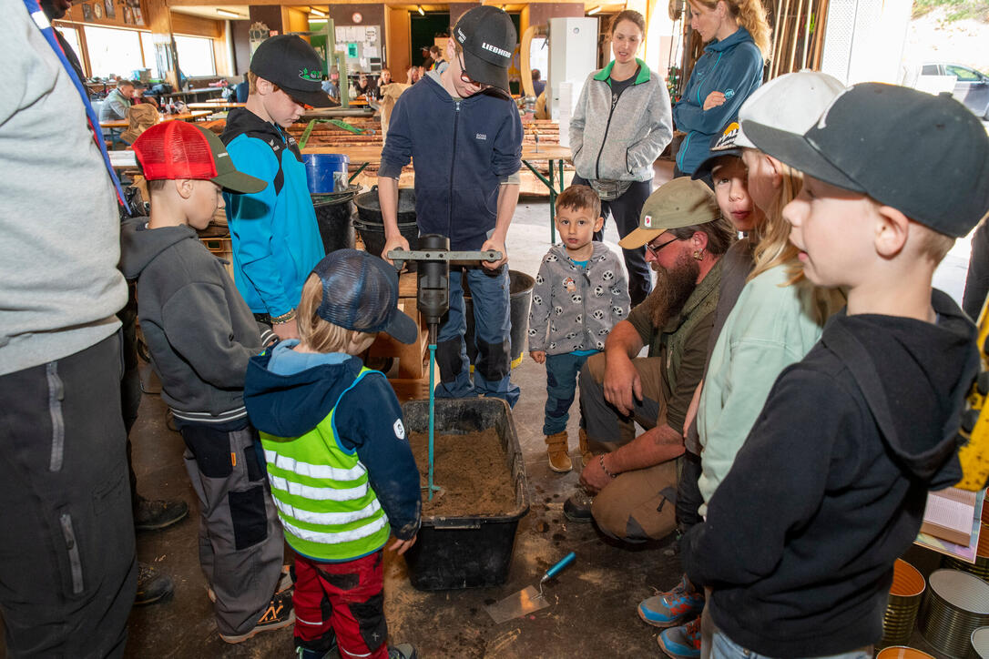 Umweltputzete und Basteln von Nisthilfen in Triesenberg (18.04.2026)