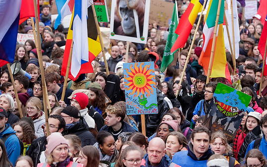 Fordern eine aktivere Klima-Politik von der EU: Demonstranten in Brüssel - unter ihnen auch Aushängeschild Greta Thunberg aus Schweden.